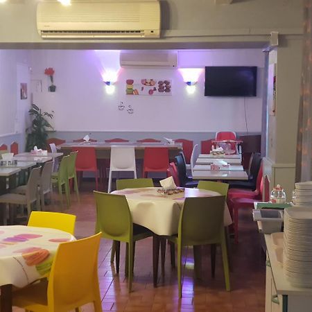 Saint-Maixent-lʼÉcole Hotel Le Cheval Blanc מראה חיצוני תמונה